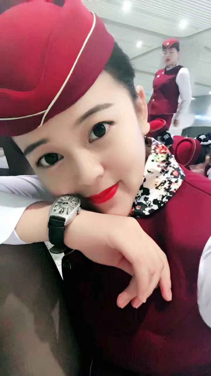 蘭州高鐵餐服就業(yè)的渭南軌道交通運(yùn)輸學(xué)校學(xué)子任海欣、寇安琪等 