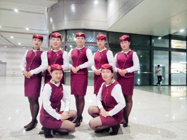 蘭州高鐵餐服就業(yè)的渭南軌道交通運(yùn)輸學(xué)校學(xué)子任海欣、寇安琪等 
