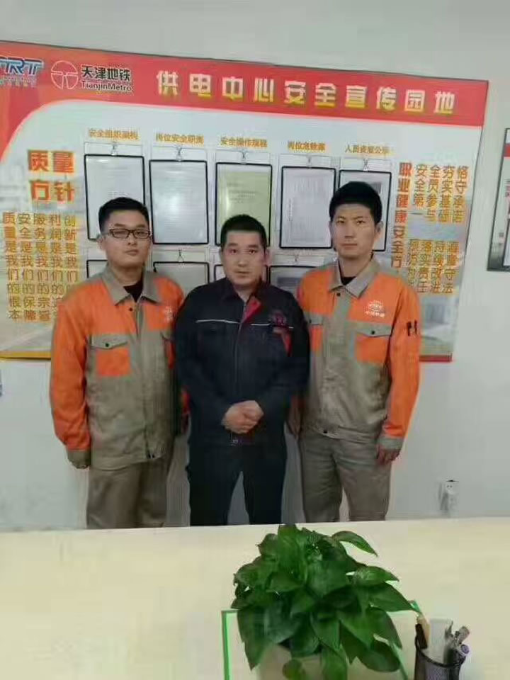 渭南軌道交通運(yùn)輸學(xué)校天津地鐵就業(yè)學(xué)生王冬、衛(wèi)通港工作照