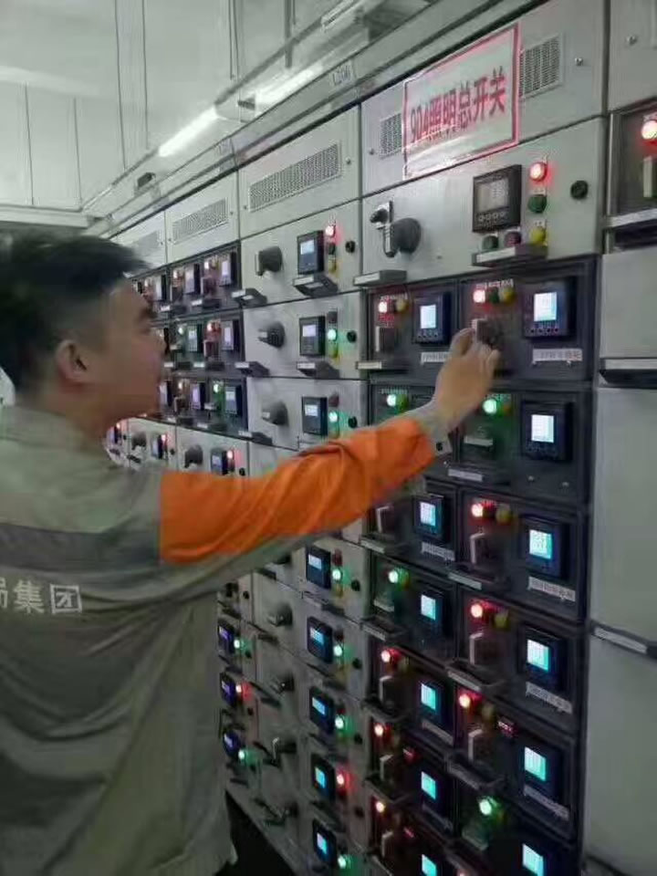 渭南軌道交通運(yùn)輸學(xué)校天津地鐵就業(yè)學(xué)生王冬、衛(wèi)通港工作照
