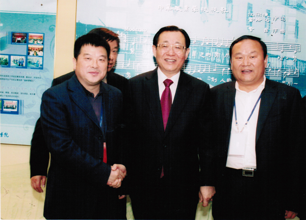 中央政治委員、全國政府副主席王剛接見任總裁.jpg