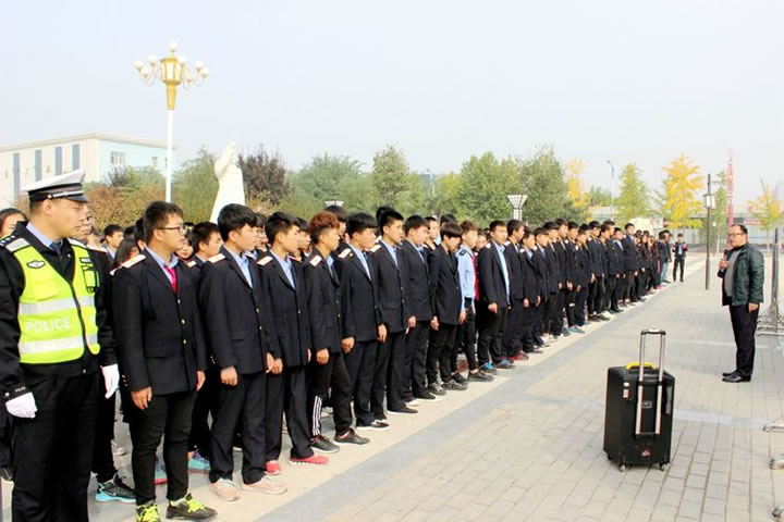 渭南市高新區(qū)交警大隊交通安全教育進我校